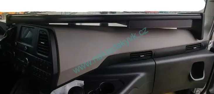 Stolek FORD F-MAX - střed